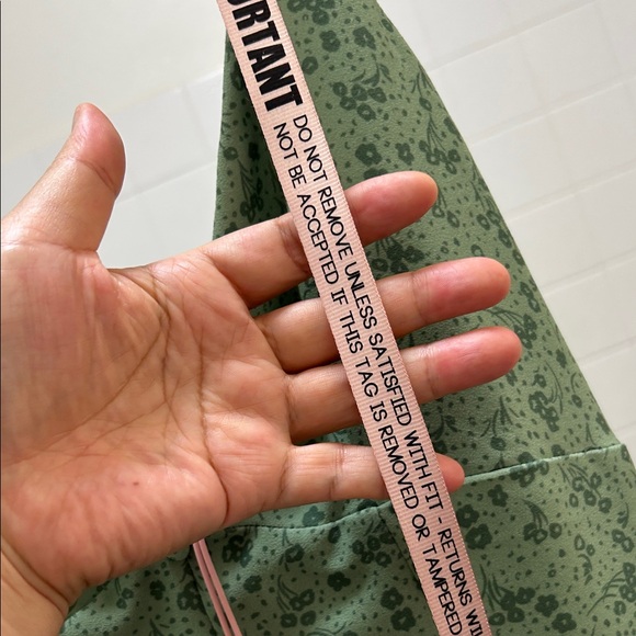 🖤NWT🔺HOUSE OF CB CORNELIA
Green Tonal Floral Midi Dress - Picture 5 of 14